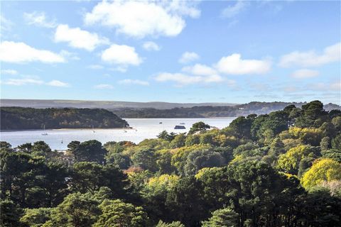 This palatial penthouse is perfectly situated close to Canford Cliffs village and offers gorgeous far reaching views towards Poole Harbour. Spanning the whole top floor and including a fabulous terrace along the whole width of the property it represe...