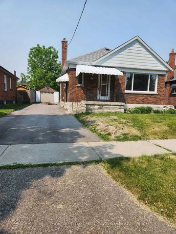Renovated Beautiful 3 Bedrooms Home Is Located On A Quiet Street Close To All Amenities and Available to AAA+ Tenant. Just Minutes To The Courthouse, Public Transit, Shopping Amenities, University, Community Center, City Hall, YMCA, and Restaurants. ...