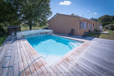 Charmante maison de plain pied avec ses 4 chambres, vous pourrez profiter des beaux jours depuis la terrasse bois de la piscine de 8x4 m sur un terrain d'environ 1037 m2. Le quartier est privilégié, très calme, tout en étant très proche de Langon et ...
