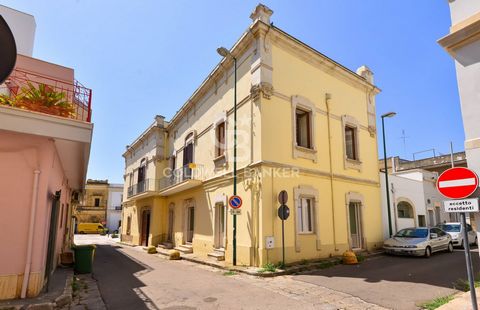 PUGLIA. SALENTO. ARADEO HISTORICAL BUILDING Coldwell Banker offers for Sale, exclusively, a historic building, in good condition, consisting of two apartments in the center of Aradeo, positioned on three facades, one of which on the main square of th...
