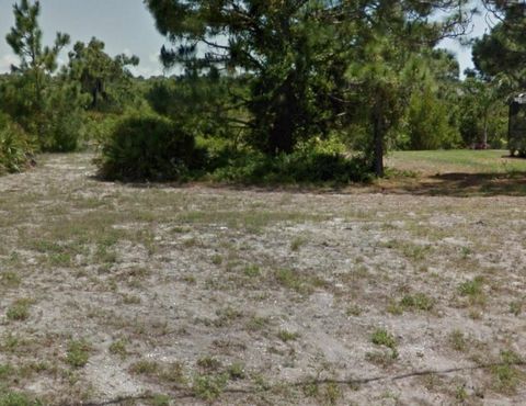 Beautiful buildable lot in Rotonda West White Marsh neighborhood close to multiple beaches and golf courses. This lot has a wonderfully private backyard with no homes directly behind it. Instead you will enjoy views of the preserve, peekaboo views of...