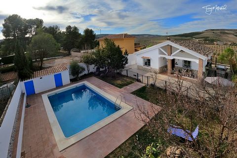 SOLD - SUBJECT TO CONTRACT! This beautiful ranch style villa is located in the charming village of Los Bermejales, just a stone's throw away from the stunning Lake Bermejales in Alhama de Granada. The single-storey property sits on a fully enclosed l...
