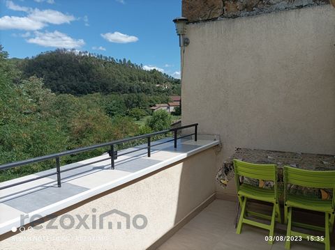Saint Ambroix (30160) 10 minutes North (Besseges) duplex apartment in old building of approximately 121 m² renovated with beautiful quiet terrace. The apartment is divided into two apartments of approximately 60m² each with independent access and eac...