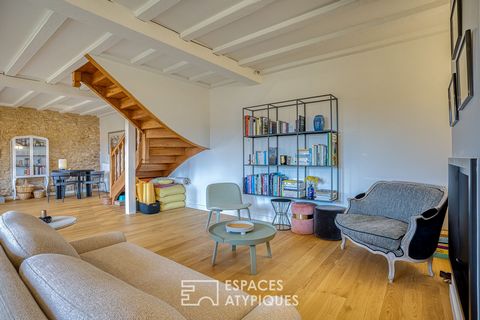 Nestled in a hilly and unspoilt wooded environment, this 12-hectare 12-hectare stone Périgord estate offers an oasis of tranquillity in the heart of the Dordogne. This exceptional property has 8 bedrooms and 7 bathrooms, benefiting from a very high-e...