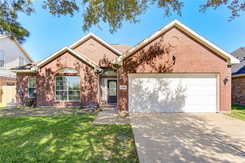 GREAT home with fantastic layout in highly desirable Lakecrest! FULL brick exterior. A+ curb appeal with large mature tree lined street. Open floorplan between kitchen and living room, perfect for entertaining! Large kitchen with tons of cabinet spac...