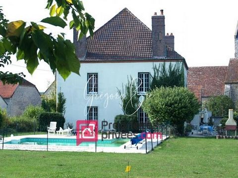 Grégory Bié presents this 19th century mansion of 240m2 located in the heart of a charming village in the Marne in a quiet area near the N4 axis, 1 hour from Paris, 20 minutes from Provins and less than 10 minutes from Esternay. Shops in village, sch...