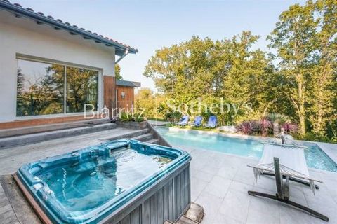 Located in a quiet cul-de-sac, 15 minutes from the beaches of Bidart, this approximately 216sq.m house opens up to terraces and a pool, surrounded by greenery and shielded from view. Its living spaces are spacious and bright, with lovely views of the...