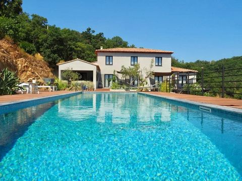 In a quiet and magnificent location, yet close to all the amenities, in the lovely village of La Garde-Freinet which is located in the Gulf of Saint-Tropez, this villa of 230 m2 (living space) is facing south with an exceptional panoramic view of the...