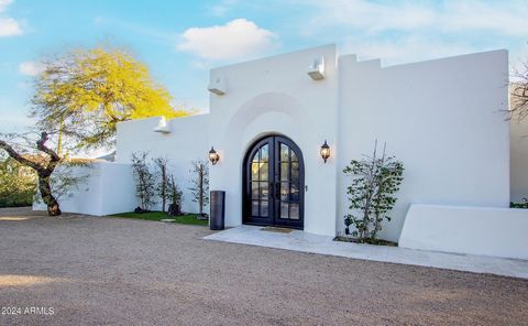 Escape to your own private paradise nestled in the heart of Paradise Valley.This home has unobstructed views of Camelback Mountain in the back yard oasis. Take full advantage also of the views of the Praying Monk as shadows & light transition from th...