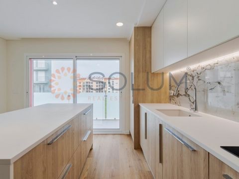 New T3, on the 3rd floor, expected to be delivered in September 2024 Apartment with modern lines, spacious, with balconies, storage room and a garage box. Open space living room with island kitchen, with access to a balcony. It has the following equi...