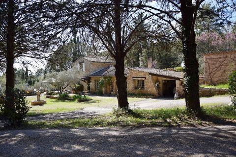 LORGUES About 3.5 km from the city center, on natural land of more than 23,000m2, quiet and not overlooked, is this charming stone house of approximately 144m2 of living space, surrounded by olive trees, old Provence atmosphere assured! The house is ...