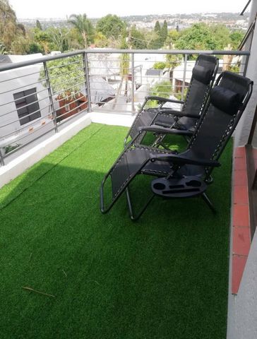 Fully furnished 2 bedrooms Self-catering Recently refurbished, Top floor ( 1st floor), luxury full furnished 2 bed apartment with beautiful views from the balcony. Ideal for business people or relocation. All you need is just your clothes. The apartm...