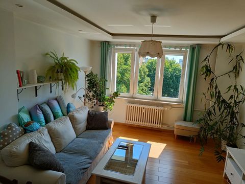 3 rooms, only 250 meters from Sopot beach, our apartment is an ideal blend of work and relaxation. Key Features: Prime Location: A stone's throw from the Sopot promenade. Enjoy local cafes, eateries, and attractions. Work-Ready Space: Benefit from a ...