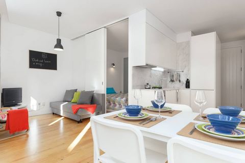 Local Accommodation n.º 21069/AL Apartment fully reburbished located at Cedofeita, one of the famous street that connects to the historic center and the nightlife (Galerias Paris). The center of this magnificent city it´s just around the corner. 