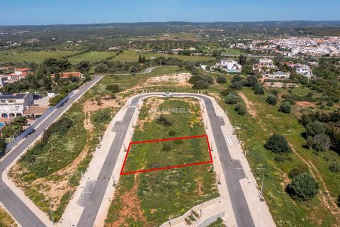 Located in Lagos. We present a truly extraordinary urban plot, perfectly situated for building the home of your dreams. Located in one of the most desired destinations in the Algarve, this plot offers stunning sea views and is strategically positione...