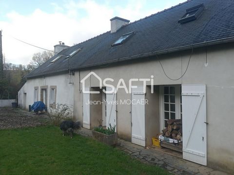 I am pleased to offer you, located in Saint-Hernin (29270), this property benefiting from a peaceful and green setting, close to Carhaix-Plouguer thus offering easy access to amenities. Ideal for lovers of tranquility, this house is located on a larg...