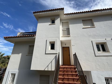 Fabulous and ample duplex penthouse with 3 bedrooms at La Duquesa Vistalmar Sur Urbanization. On the ground floor kitchen, bathroom and 1 bedroom with direct acces to a big terrace. Upstairs 2 bedrooms and 2 bathrooms. One of the bedroom with an ensu...