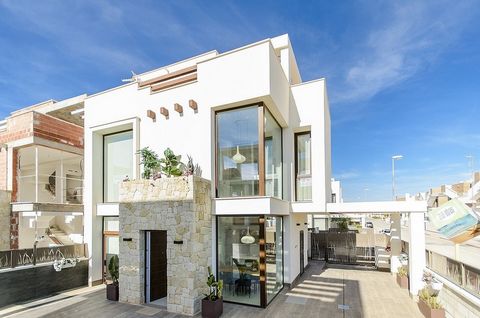 NEW BUILD VILLAS IN PLAYA HONDA !!! Villas with private pool and solarium, with optional basement and garage at an extra cost. Located on plots of more than 400 m2 and 1 km from the Mar Menor beach in Playa Honda, with all services around. Close to t...