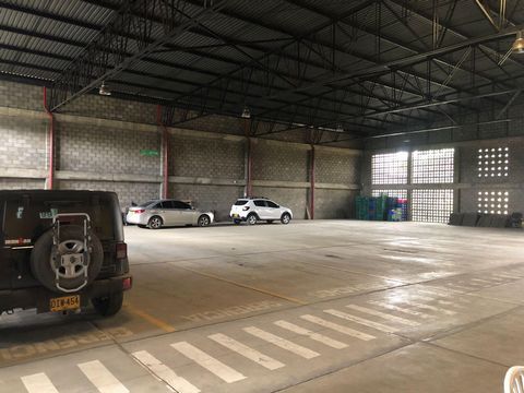 I RENT OR SELL INDEPENDENT WAREHOUSE TYPE COMMERCIAL SHOWCASE IN ACOPI NEAR CALI perfect location, ventilation and natural lighting, as well as new, safe sector of easy access and availability of public transport mass transport (mio). double height, ...