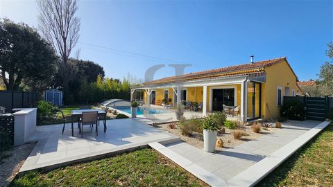 House for sale 6km from Valréas - Enclave des Papes. Come and discover this single-storey villa for sale in the Enclave des Papes region, with garage, swimming pool and 811 m² of adjoining land. It offers all modern comforts: beautiful south-facing l...