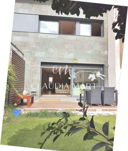 This house SHINES dazzles, has a SPECIAL architectural design. From all the rooms you can see the other rooms, and the LIGHT passes. The staircase seems transparent due to its modern design and quality materials. The finishes are of QUALITY and with ...