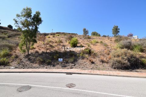 Residential plot offering panoramic mountain and golf views located within La Cala Golf Resort with three 18 hole championship golf courses, Clubhouse, Hotel and Spa, 24 hour onsite security. Current building regulations allow to build a detached vil...