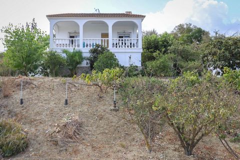Located in Alhaurín de la Torre. Detached Finca . Flat usable land . Open views . Well maintained . Located between Alhaurín de la Torre and Cártama . Storage room We pleased to offer this finca sitting in an elevated position with excellent access. ...