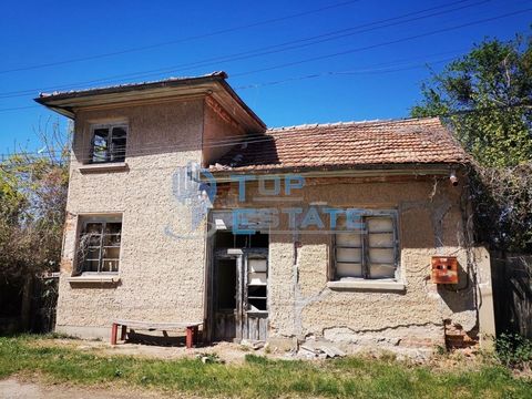 Top Estate Real Estate biedt u een oud bakstenen huis met twee verdiepingen in het centrum van het dorp Sushitsa, regio Veliko Tarnovo. Het dorp ligt op 14 km van de stad Strazhitsa en 28 km van de stad Gorna Oryahovitsa en heeft een school, kleuters...
