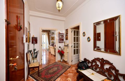 CAMPI SALENTINA - LECCE - SALENTO A few steps away from the city centre, we offer for sale an apartment of about 135 square meters, with garage, located on the 2nd floor of a building with lift. The house consists of entrance hall, large and bright l...