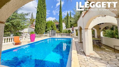 A27924IEG11 - Deze prachtige villa met 4 slaapkamers, genesteld op een groot bebost terrein met een prachtig zwembad, is ideaal gelegen in het hart van de Minervois, dicht bij luchthavens, hoofdwegen en de grote steden Narbonne, Carcassonne en Bézier...