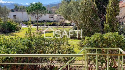 Right in the center of Saint-Florent (Haute Corse), a stone's throw from all amenities and only a 5-minute walk from the beach! Come and discover this magnificent furnished type 3 apartment of 65m2. It has a south-facing loggia, a private garden with...