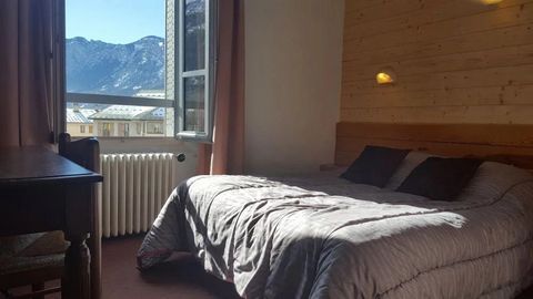 Business for Sale: Hotel with 12 Rooms, Restaurant with 60 Seats + 2 Studios and 1 Spacious Manager's Apartment. Business for Sale: Hotel and Restaurant in the village center of the Ecrins National Park. The hotel features 12 rooms with bathroom (sho...