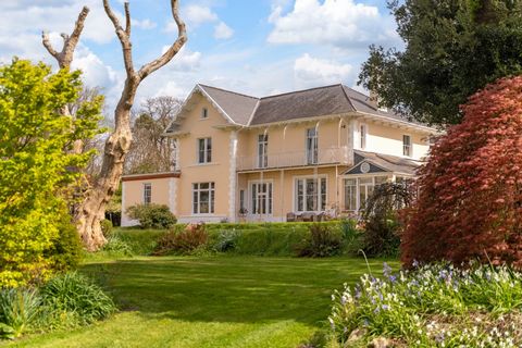 An incredible Victorian house with exceptional reception rooms, luxurious kitchen, spacious conservatory, three bedrooms & three bathrooms set within 2 acres of stunning grounds, with far reaching views and a superb garden lodge. Fine and County are ...