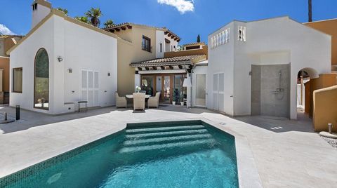 Mallorca real estate: This modern golf villa with pool was tastefully modernised in 2021 and is located in a first-class complex in Santa Ponsa, in the southwest of Mallorca. The beautiful villa sits on a plot of approx. 600 m2 and has a living area ...