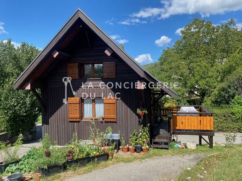 La Conciergerie du Lac offers you a Chalet in Nâves Parmelan whose interior has been completely renovated and furnished in a warm and comfortable style. Nestled at the foot of the Parmelan massif, the chalet is located in the heart of the village whe...