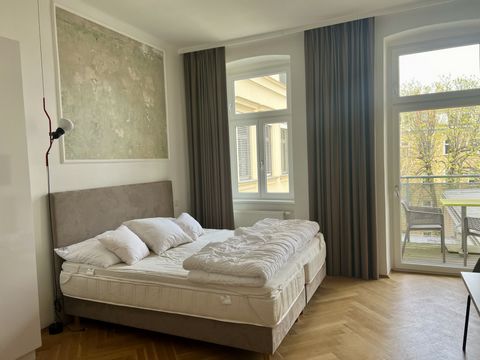 Move in and relax! Spend your time in Vienna in this high-quality renovated, exceptional old building apartment with traditional Viennese charm. The apartment, located on the 1st floor, has a courtyard-facing room with a comfortable hotel-quality box...