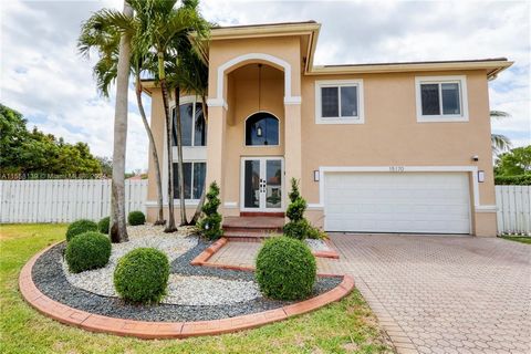 Beautiful remodeled 5 bedroom gem in the sough-after community of Country Lakes Subdivision in Miramar. Conveniently located close to everything your family needs!! Remodeled kitchen, bathrooms, pool and brand new roof. Own well pump for sprinklers s...