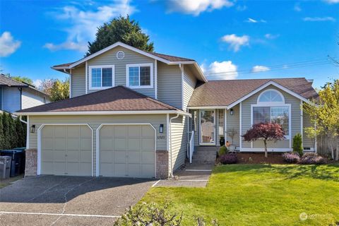 SELLER IS NOW OFFERING A $15K BUYER BONUS! A WELCOMING, WARM & WELL MAINTAINED Harbour Pointe home is ready for you to call home! Situated in a Cul-de-Sac, this home features 4 generously sized BED (1 on the lower floor) & 2.75 BATH w/ plenty of spac...
