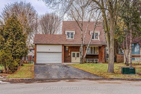 Welcome To Royal Orchard Prestigious Family Community! This Magnificent Turn Key Residence Is Situated In An Enticing High Demand Fast Growing Royal Orchard Community!*Modern, Renovated And Located On A Private Court. 4 Bedrooms, 3 Washrooms, Separat...