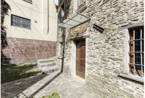 Belle maison sur 3 étages avec une petite cour au milieu des montagnes de la Haute Versilia, à proximité des Alpes Apuanes