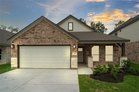 LONG LAKE NEW CONSTRUCTION - Welcome home to 2519 Forest Cedar Lane located in the community of Barton Creek Ranch and zoned to Conroe ISD. This floor plan features 3 bedrooms, 2 full baths, 1 half bath and an attached 2 car garage. You don't want to...