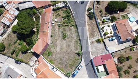 Urban Land with APPROVED PROJECT, for the construction of a GROUND FLOOR HOUSE T4 with 7 parking spaces, located in a quiet area of Mem Martins, Sintra. If you DREAM of building a wonderful single-storey villa, in a quiet area of the municipality of ...