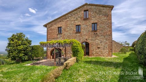 Tucked away in the Umbrian hills, with condo park and pool, restored tree-bedroom semi-detached country house for sale in Città della Pieve, Perugia. With terracotta floors and exposed wooden beams, Casa Il Glicine is a traditional three-story stone ...