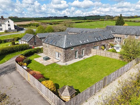 This superb barn conversion is one of the largest in this small and smart development. The property has been in the ownership of our clients since 2014. It has been used as a perfect second home due to its low maintenance nature and its very accessib...