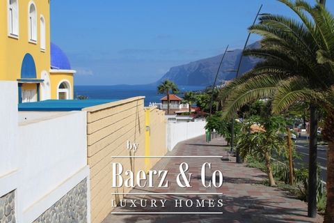 Graag bieden wij u dit grote en multifunctionele huis aan in Playa de la Arena in het zuidwesten van Tenerife. Op een perceel van 395 m2 vind u deze villa met zes slaapkamers, die een geweldig familiehuis zou kunnen zijn, maar ook een beleggingsobjec...