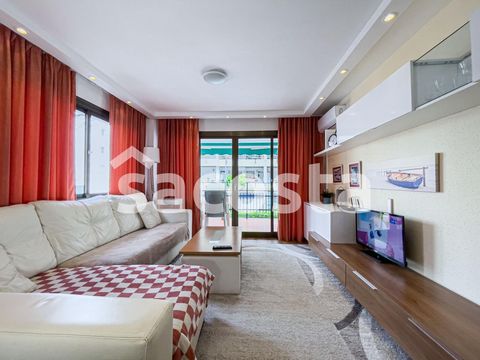 Discover this charming flat in the area of Santa Clotilde, Lloret de Mar. With 70 square metres of surface area and a terrace of 12 square metres, this flat is located just 500 metres from the beach, on the first floor with lift. The flat includes a ...