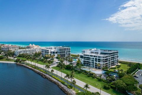 Föreställ dig en palett designad exklusivt för dig direkt på sanden i denna sällsynta takvåning i en av de mest eftertraktade byggnaderna i Palm Beach, Florida. Beläget vid 3100 South Ocean Blvd., avslöjar denna bostad oöverträffad utsikt över havet ...