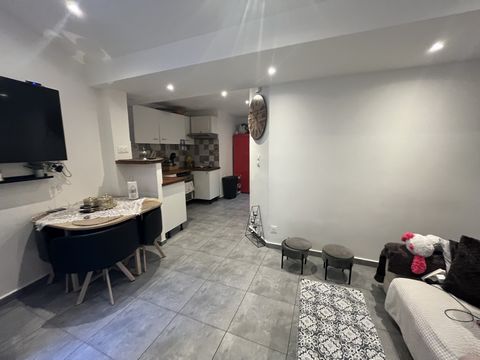 Nice l'Ariane near the post office and amenities, tramway planned for 2026. Beautiful 3-room apartment of 42m2 renovated: living room/fitted kitchen redone, 2 bedrooms, shower room/WC. Double glazing, underfloor heating.   SOLD RENTED with main unfur...