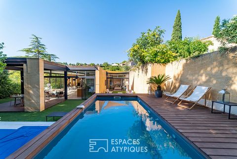 Superb villa with a crush in exclusivity! Located 30 minutes from Montpellier via the A750 motorway. Well sheltered from prying eyes, this single-storey architect-designed villa of 170m2 has been tastefully designed under clean lines revealing its st...