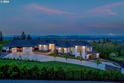 Indulge in luxury living in Lake Oswego's prestigious Skylands neighborhood, where this exquisite Contemporary estate boasts effortless elegance and breathtaking panoramic views of the Pacific Northwest's natural beauty. From the grand soaring ceilin...